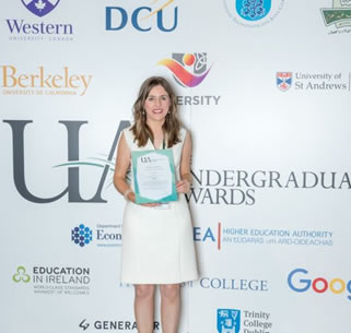 Breda O’Kane with her prize shortly before giving a presentation to conference attendees on “Grammar Wars”, her winning capstone project on writing pedagogy.